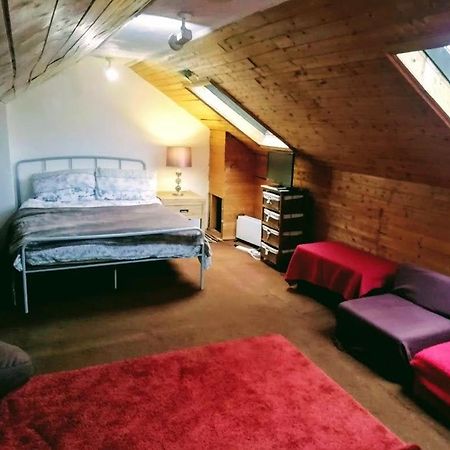 דירות Cozy Loft In Bushey, 20 Mins By Train To Euston London מראה חיצוני תמונה