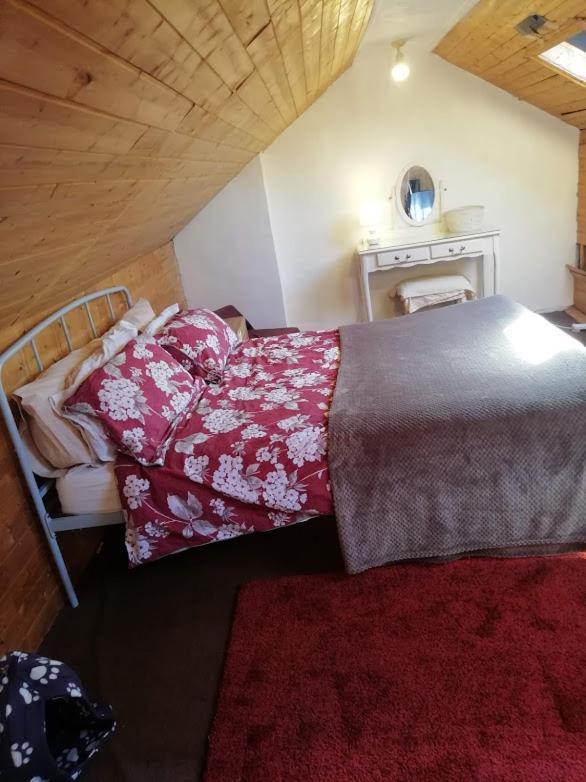 דירות Cozy Loft In Bushey, 20 Mins By Train To Euston London מראה חיצוני תמונה
