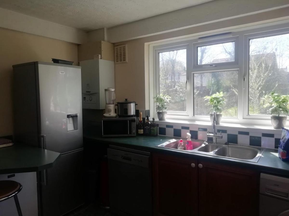 דירות Cozy Loft In Bushey, 20 Mins By Train To Euston London מראה חיצוני תמונה