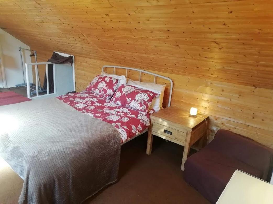 דירות Cozy Loft In Bushey, 20 Mins By Train To Euston London מראה חיצוני תמונה
