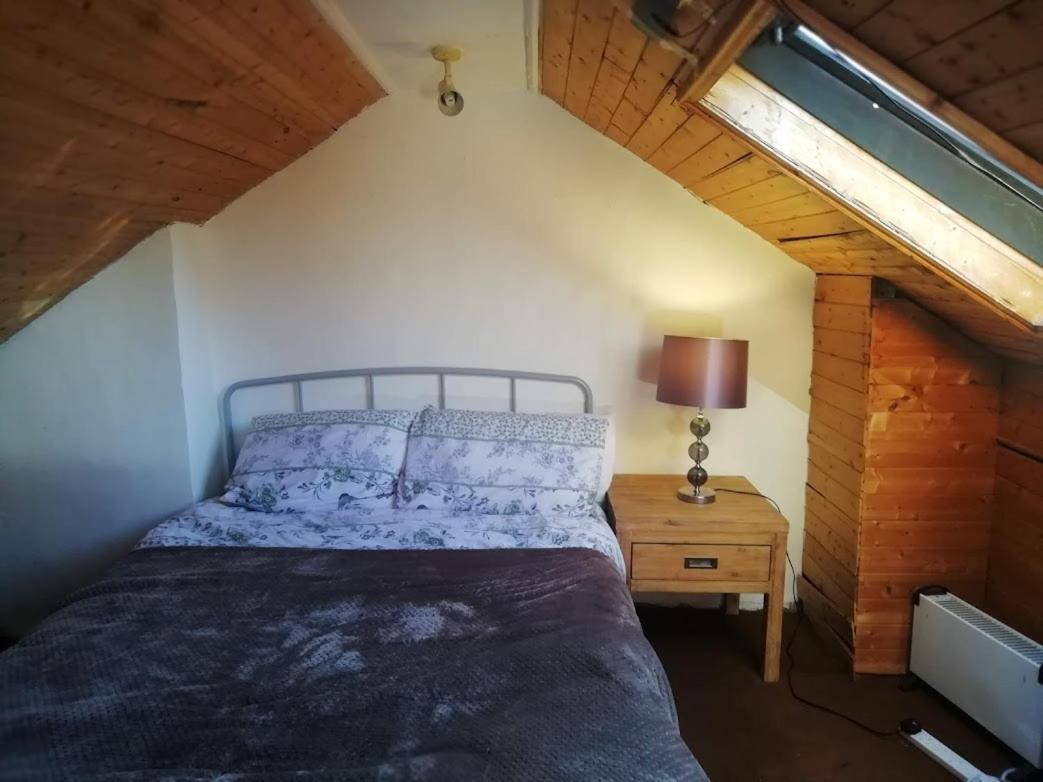 דירות Cozy Loft In Bushey, 20 Mins By Train To Euston London מראה חיצוני תמונה