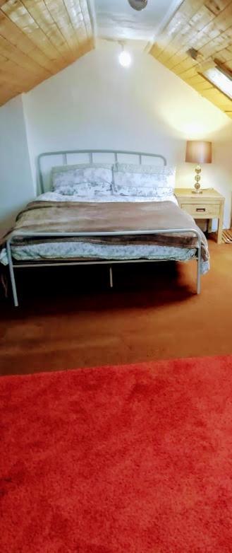 דירות Cozy Loft In Bushey, 20 Mins By Train To Euston London מראה חיצוני תמונה